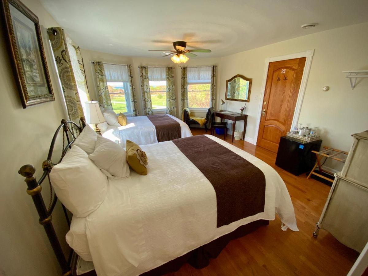 Twin Peaks B&B Mindemoya Room photo