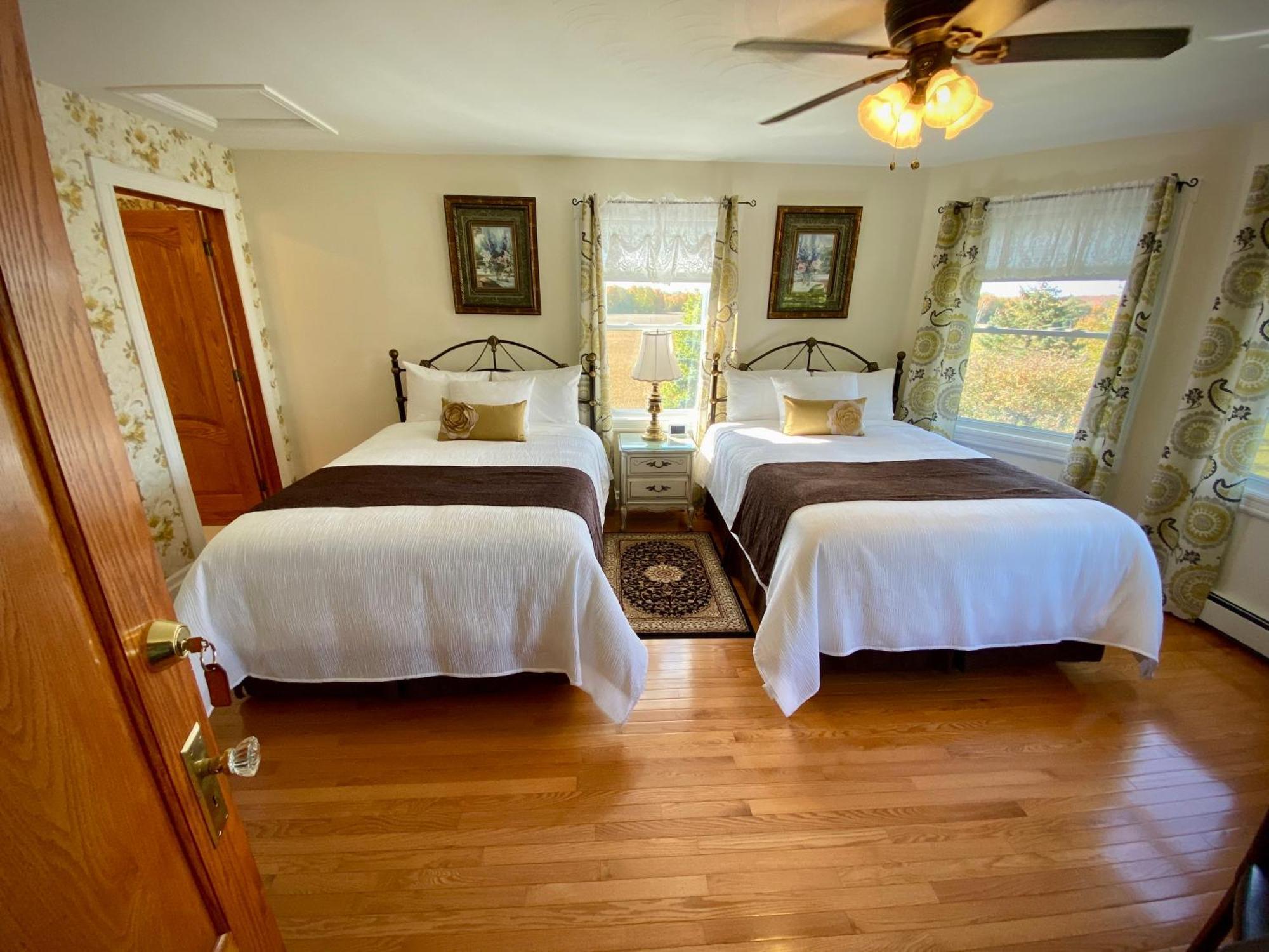 Twin Peaks B&B Mindemoya Room photo