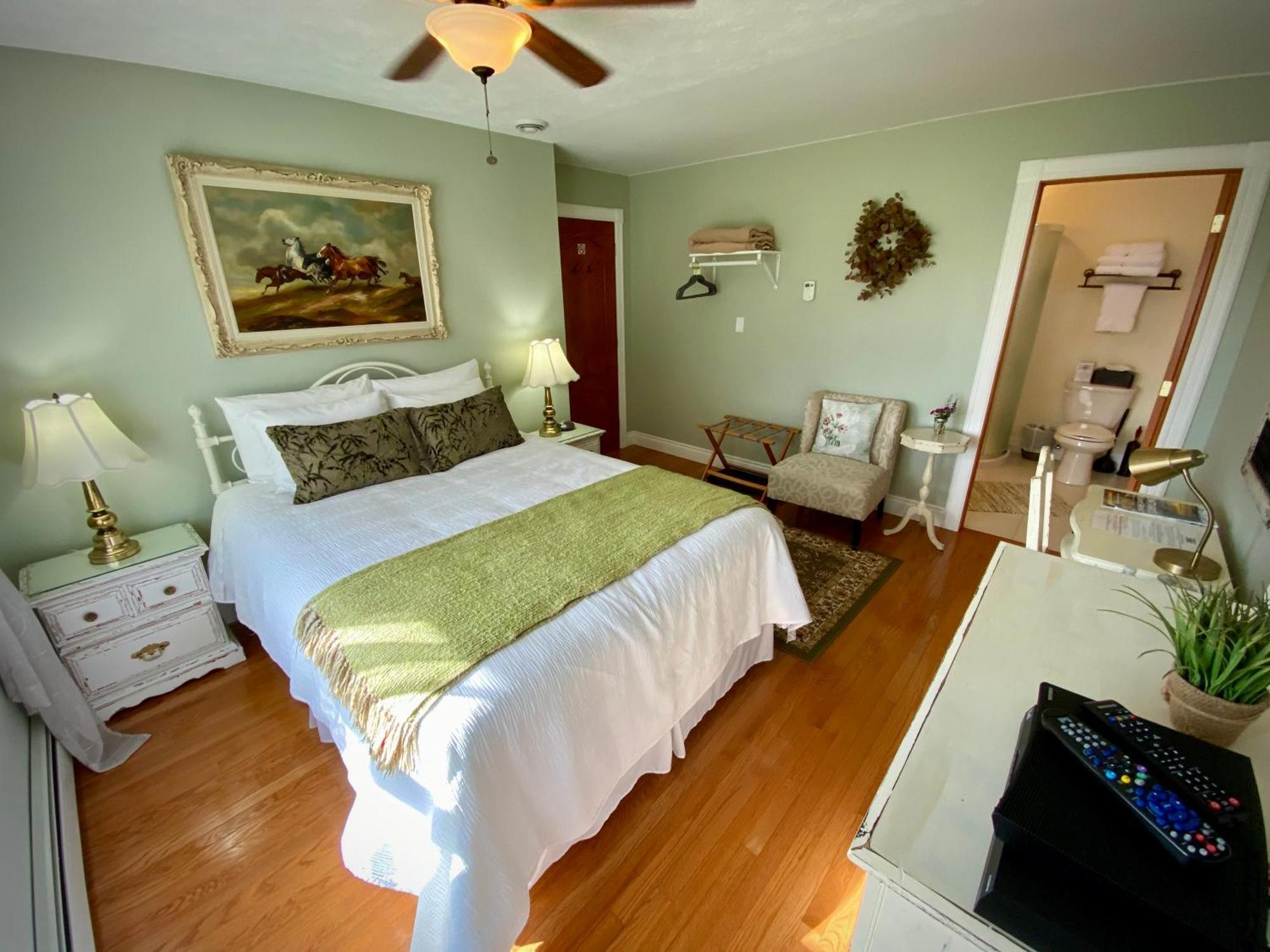 Twin Peaks B&B Mindemoya Room photo
